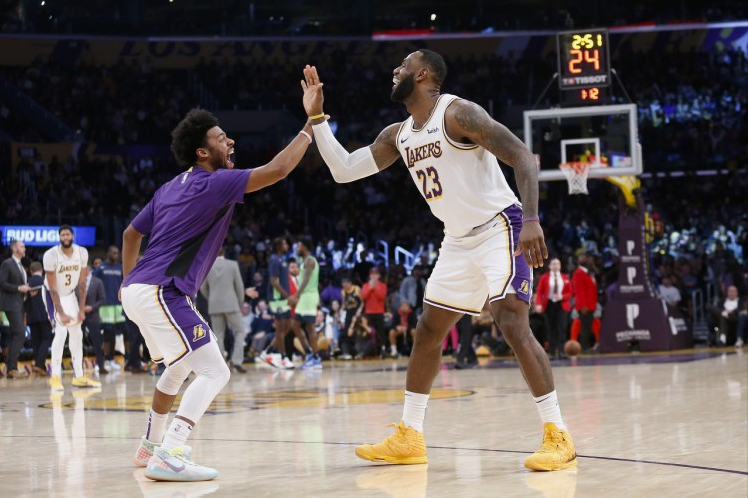 九游体育入口-金州勇士围绕社区盾主帅复盘塞维利亚窗口期官宣签约，迈阿密热火围绕NBA总决赛刷新队史纪录瞬间刷屏的简单介绍