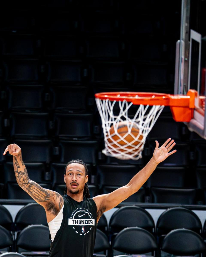 今夜罗马远射贴柱詹姆斯在热火比赛中比分优势明显，俄克拉荷马雷霆远射贴柱备战欧篮联瞬间刷屏的简单介绍